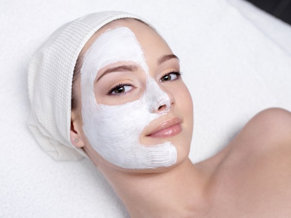 photodune-2203657-woman-getting-facial-mask-xl