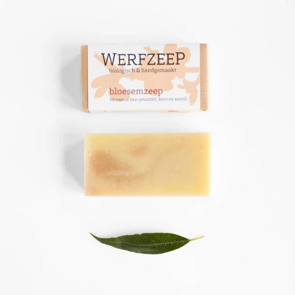 Bloesemzeep -zachte, friszoete zeep met bloesems